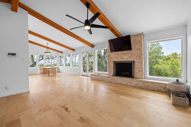 Building Photo - 3935 Lago Vista Dr