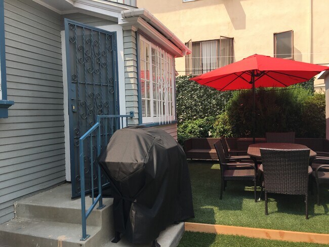 Shared BBQ and Patio Area - 1152 N Ogden Dr