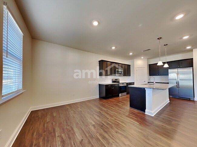 Building Photo - 909 Headland Wy