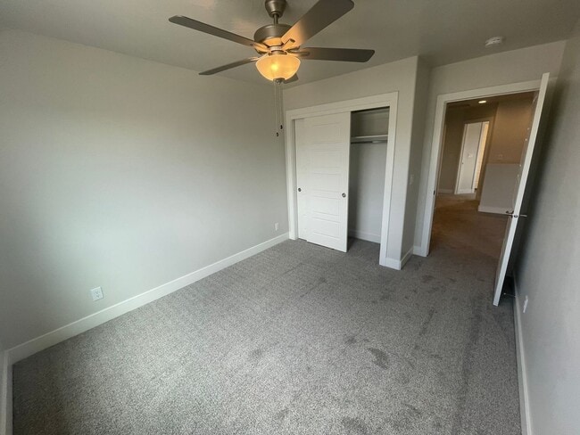 Building Photo - END UNIT Mustang Valley Townhome!!