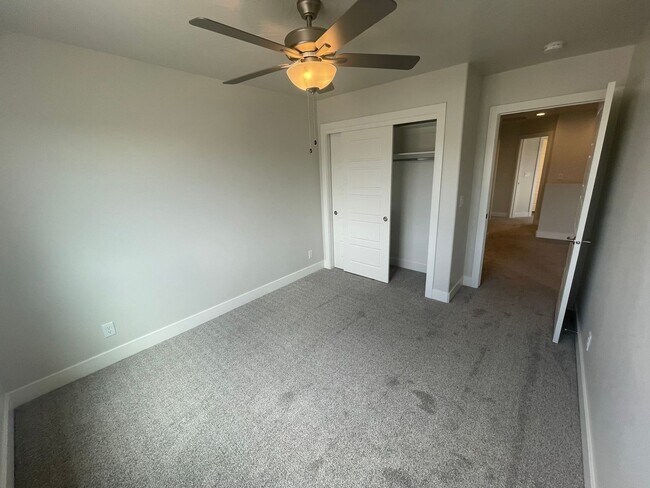 Building Photo - Mustang Valley Townhome!!