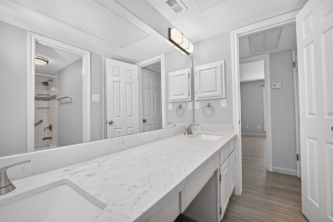 Building Photo - 1311 Antoine Dr