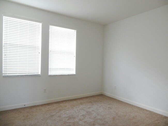 Building Photo - 660 Amador Ln