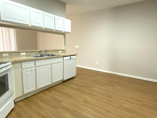 Building Photo - Spacious 3 Bedroom Port Orange Townhome!