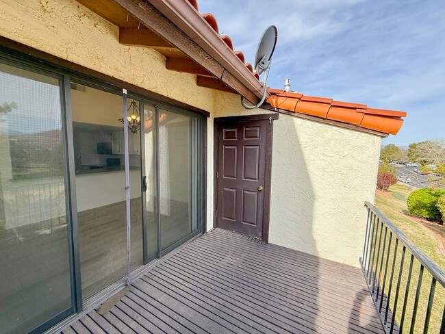 Building Photo - Upgraded townhome by Southgate Golf Course - Small dogs allowed