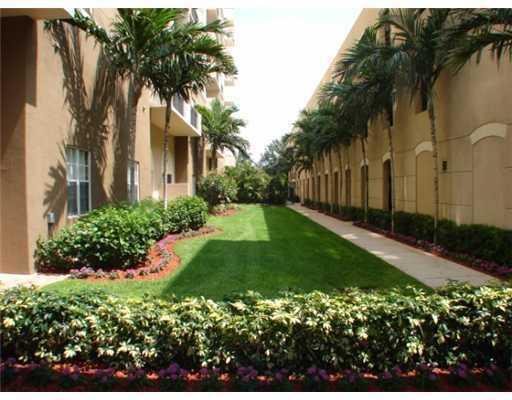 Building Photo - 616 Clearwater Park Rd