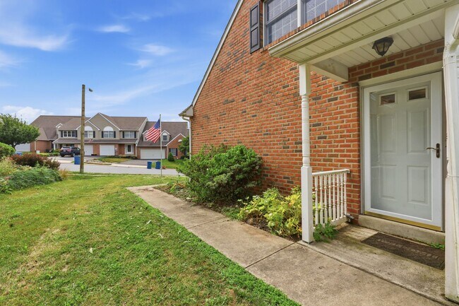 Building Photo - 472 Hillside Dr