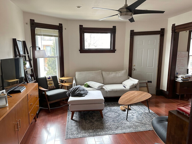 Building Photo - 209 S Broom St