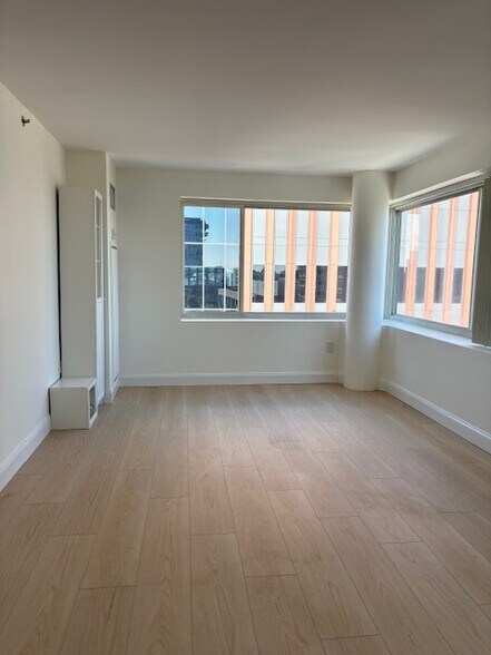 Building Photo - 8 Museum Way