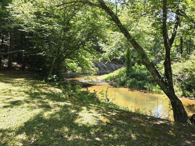 Building Photo - 2 bed 2 Bath Home River Front