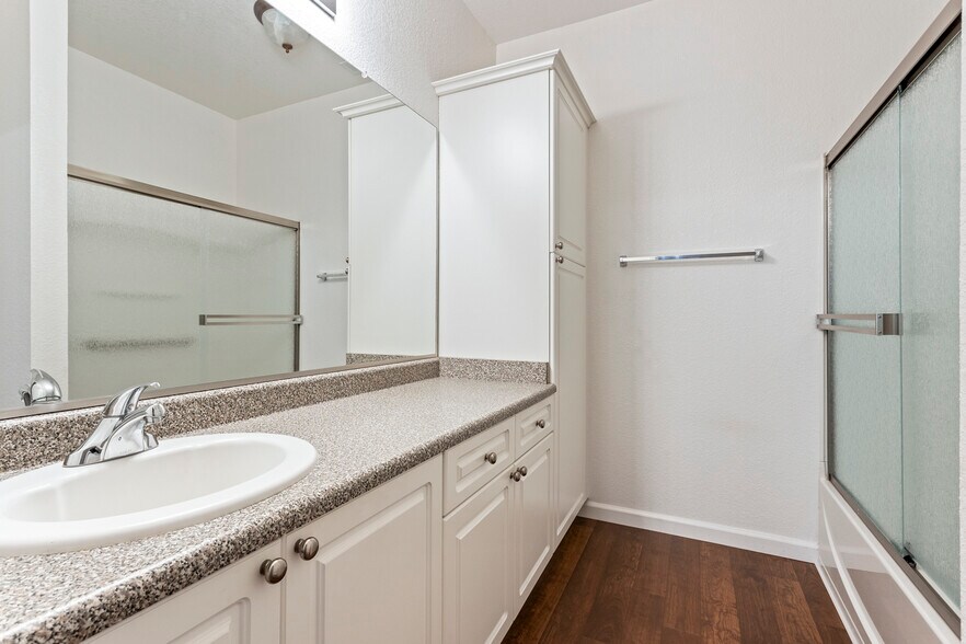 Building Photo - 8905 Davis Rd