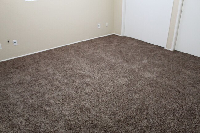 Building Photo - Cute Home in Bakersfield