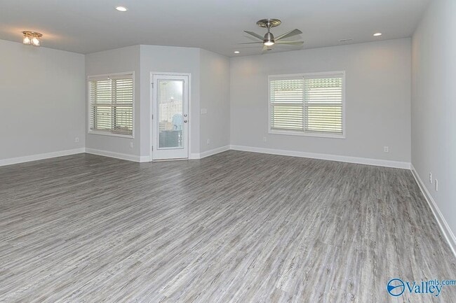 Building Photo - 125 River Springs Ct