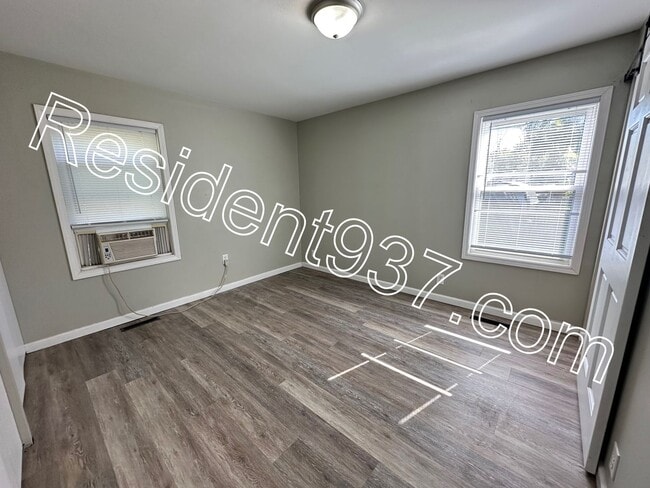 Building Photo - Updated 3 Bed home on cul-de-sac