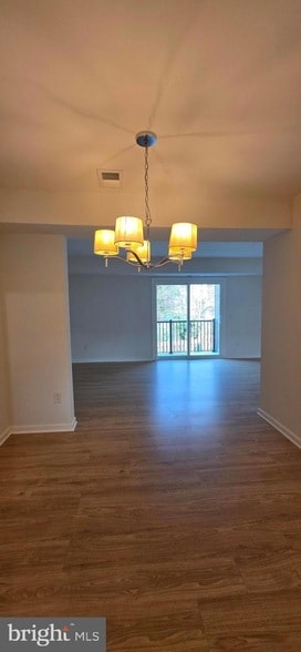 Building Photo - 165B Leeds Ct W