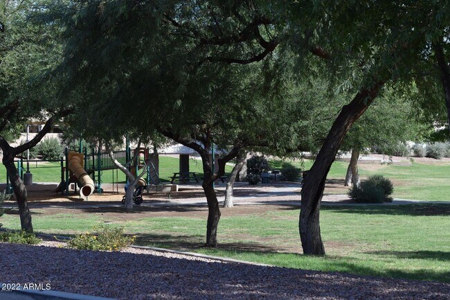 Building Photo - 450 E Maddison St