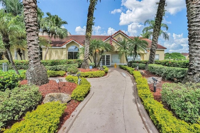 Building Photo - 437 Vista Isles Dr