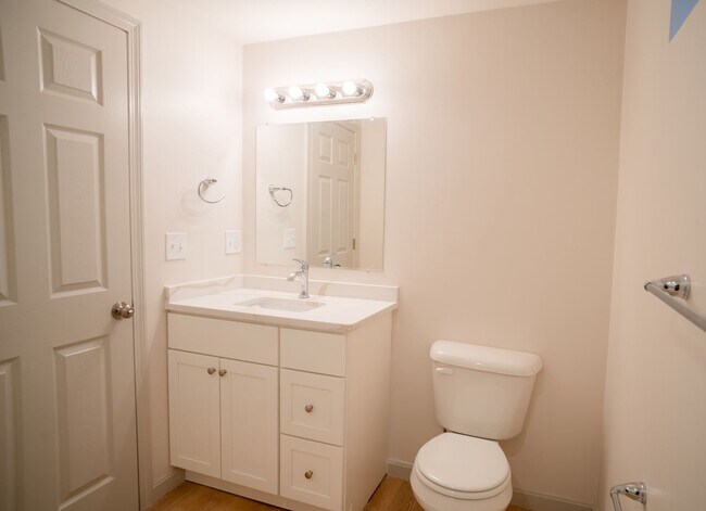 Building Photo - 61 Wainwright St