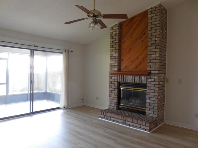 Building Photo - 360 Evergreen Ave