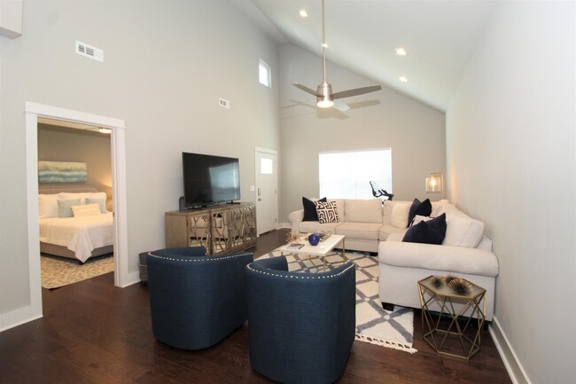 Building Photo - 2047 S Florida Way