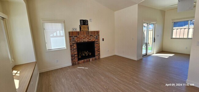 Building Photo - 520 E Clark Ave