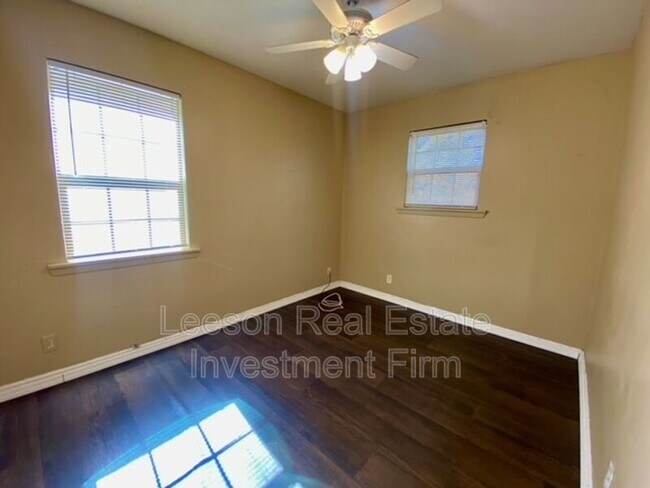 Building Photo - 9434 Woodcrest Dr