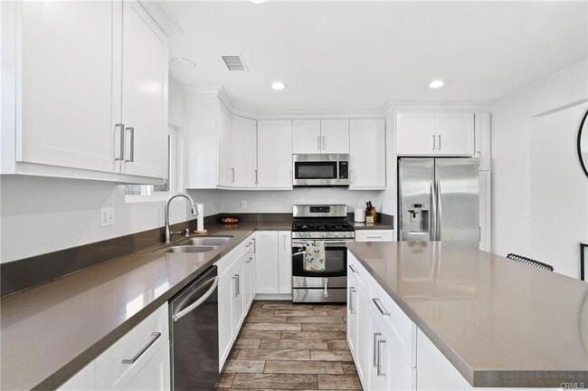 Building Photo - 630 Indianapolis Ave