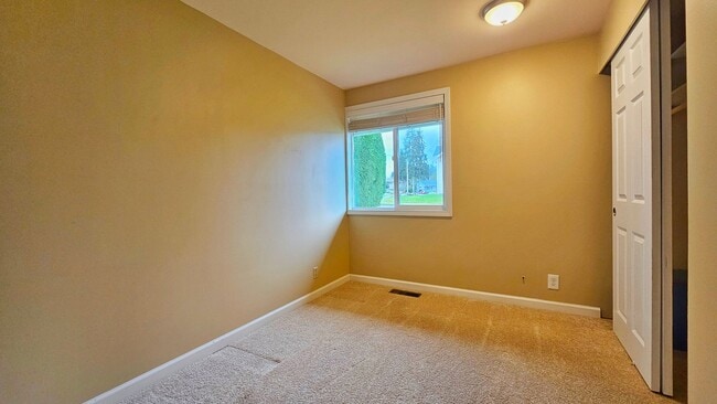Building Photo - Beautiful 3 Bed 2 Bath Rambler in Beautiful Redmond