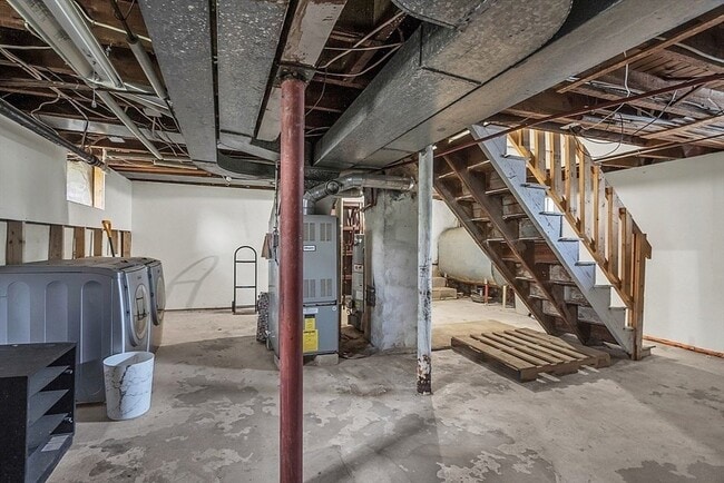 Building Photo - 36 Rowena St