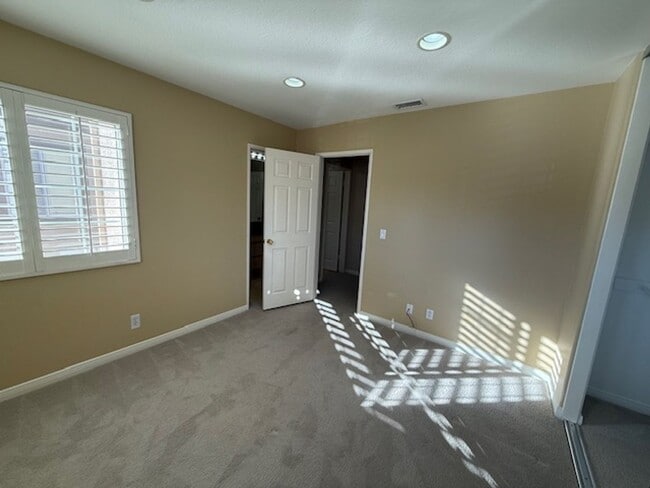 Building Photo - 2 Bedroom Condo in Aliso Viejo!