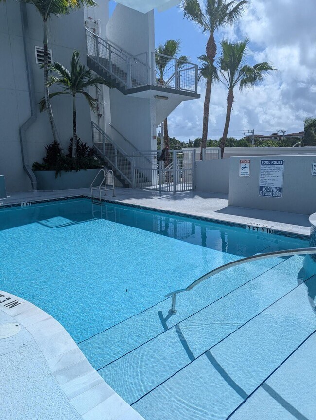 Building Photo - 180 NE 4th Ave