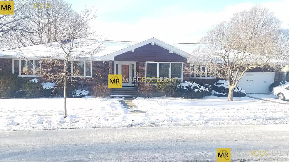 Building Photo - 20 Mossdale Rd