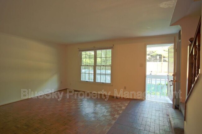 Building Photo - 1820 Stadium Rd