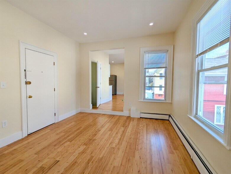 Building Photo - 15 Cameron Ave