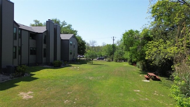 Building Photo - 1510 W N Loop Blvd