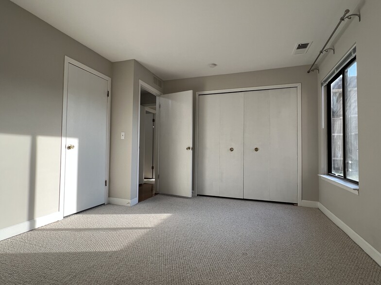 Building Photo - 225 Briarcrest