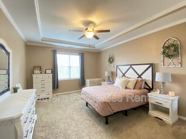 Building Photo - 463 Juno Dr