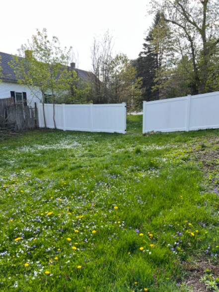 Building Photo - 36 Village St