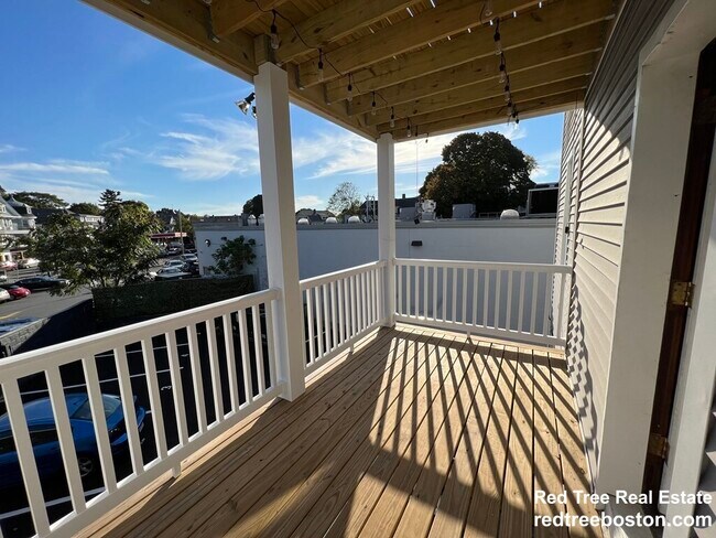 Building Photo - 10 Perkins St