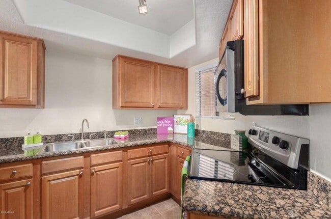 Building Photo - 985 N Granite Reef Rd