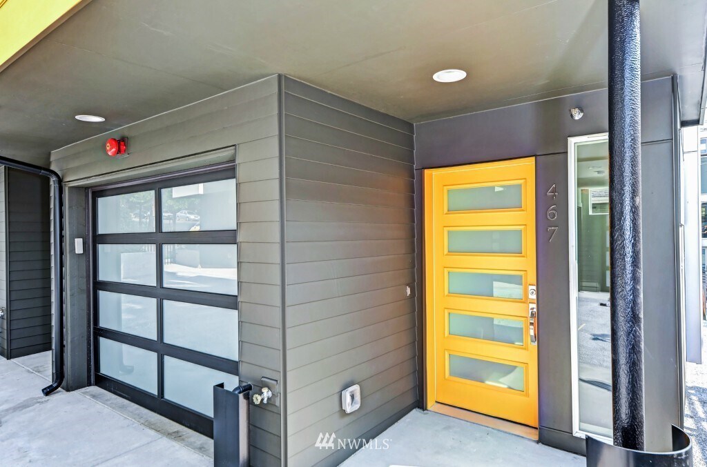 Entrance door - 467 14th Ave