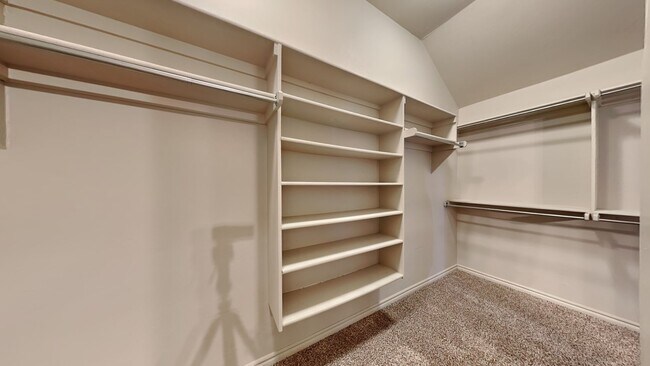 Building Photo - Very Nice 4 Bedroom 2 Bath + Study Home in Yukon Schools