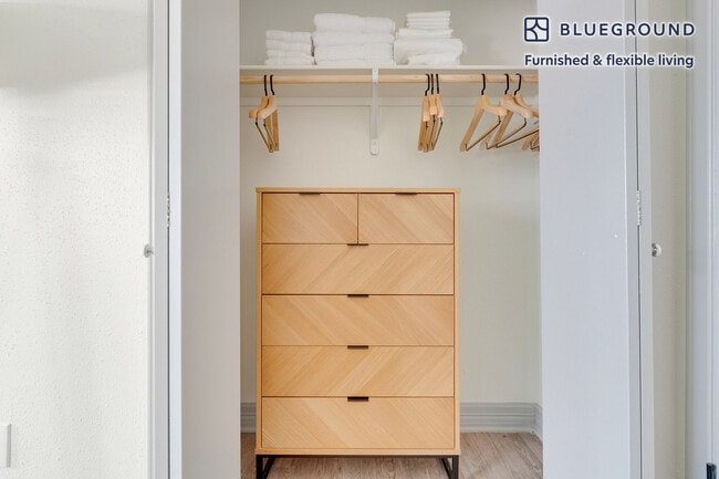 Building Photo - 201 E 4th St