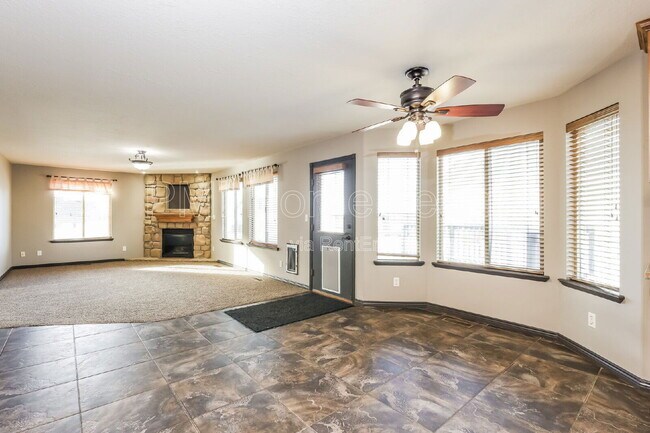 Building Photo - 2361 N 10 W