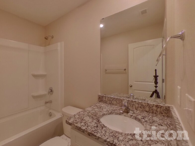 Building Photo - 315 Kenyon Dr