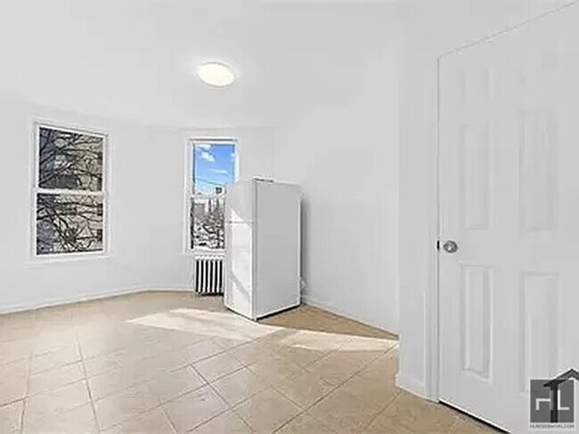 Primary Photo - EAST 225 STREET