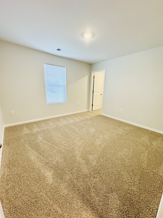 Building Photo - 1024 Kinness Dr