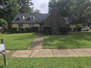 Building Photo - 5011 Ridge Tree Dr