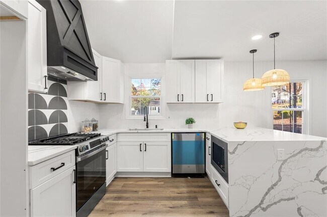 Building Photo - 1349 Lockhaven Cir SW