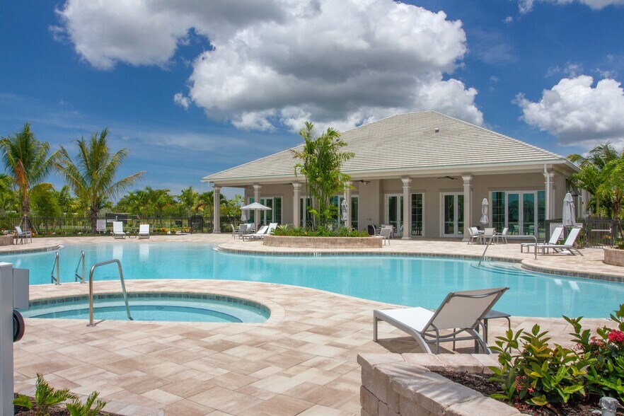 Pool - 262 Indies Dr E